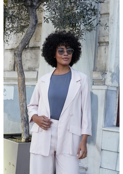 Kadın Ipeksi Dokulu Modal Kumaş Yakalı Cep Kapaklı Oversize Salaş Blazer Ceket-Pudra