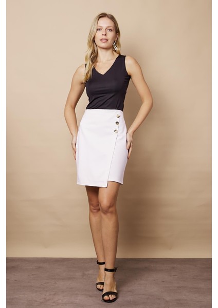 Kadın Arkadan Fermuarlı Düğme Detaylı Hafif Likralı Kumaş Diz Üstü Kalem Etek-Krem