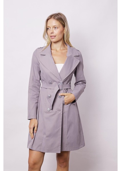 Kadın Cepli Kruvaze Anvelop Kemerli Hafif Likralı Kumaş Uzun Trençkot Ceket-Gri