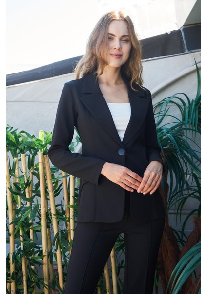 Kadın Yakalı Cep Kapaklı Tek Düğme Hafif Lirkalı Kumaş Blazer Ofis Ceket(Pantolon Kodu Jument 40082)-SIYAH