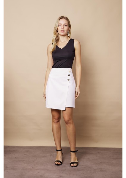 Kadın Arkadan Fermuarlı Düğme Detaylı Hafif Likralı Kumaş Diz Üstü Kalem Etek-Krem modelleri