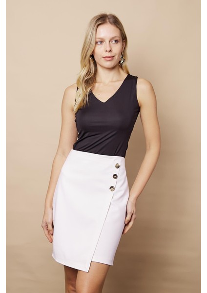 Kadın Arkadan Fermuarlı Düğme Detaylı Hafif Likralı Kumaş Diz Üstü Kalem Etek-Krem fırsatları