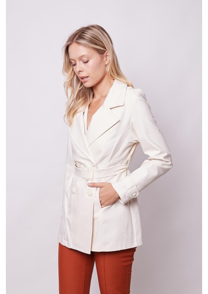 Kadın Kruvaze Anvelop Kemerli Hafif Likralı Kumaş Trençkot Ceket-Krem fırsatları