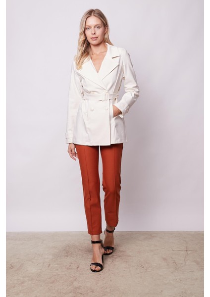 Kadın Kruvaze Anvelop Kemerli Hafif Likralı Kumaş Trençkot Ceket-Krem indirimleri