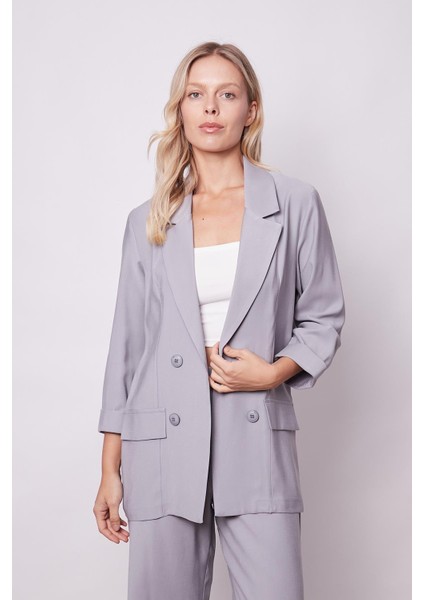 Kadın Ipeksi Dokulu Modal Kumaş Yakalı Cep Kapaklı Oversize Salaş Blazer Ceket-Gri fiyatları