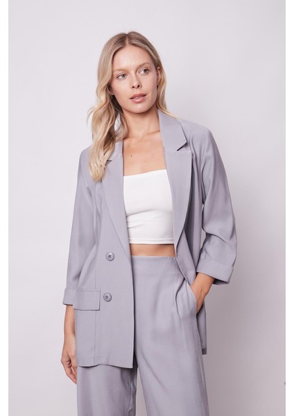 Kadın Ipeksi Dokulu Modal Kumaş Yakalı Cep Kapaklı Oversize Salaş Blazer Ceket-Gri fırsatları