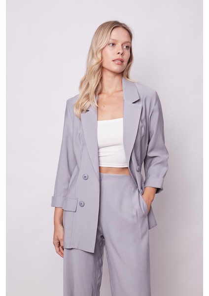 Kadın Ipeksi Dokulu Modal Kumaş Yakalı Cep Kapaklı Oversize Salaş Blazer Ceket-Gri indirimleri