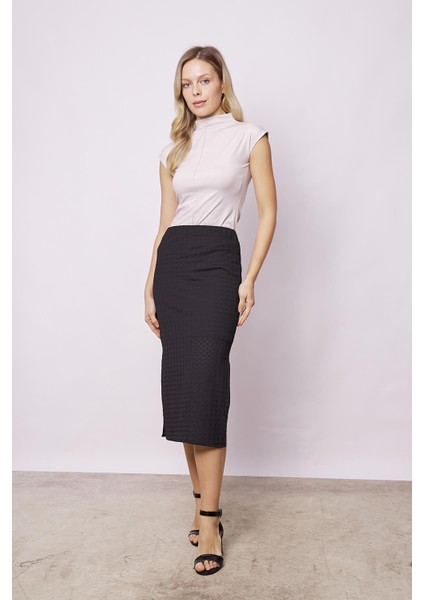 Kadın Delikli Likralı Kumaş Dantel Yüksek Bel Beli Lastikli Yırtmaçlı Midi Boy Iç Astarlı Kalem Etek-Siyah