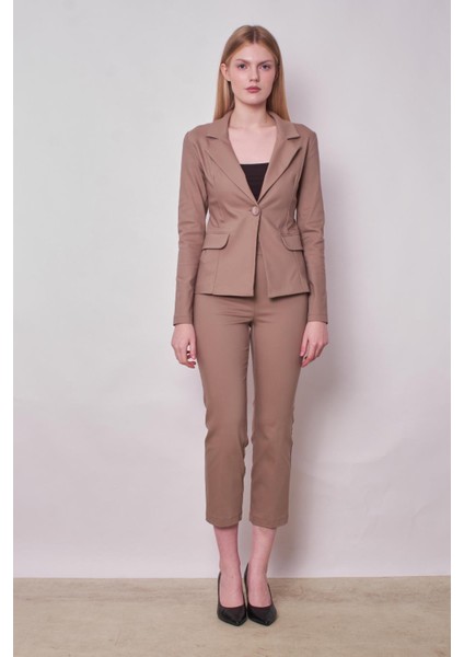 Kadın Yakalı Cep Kapaklı Uzun Kol Hafif Likralı Kumaş Blazer Ceket(Pantolon Jument 40076)-VIZON