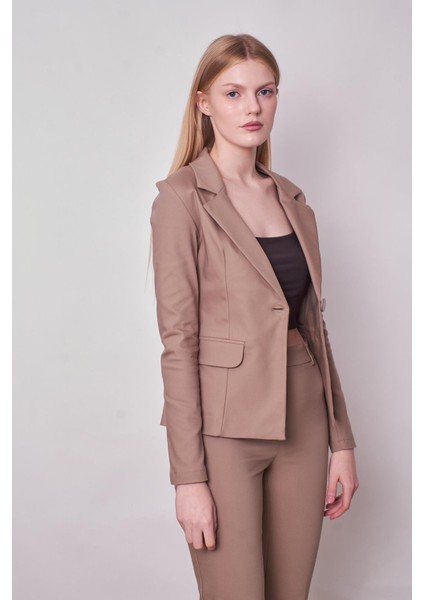 Kadın Yakalı Cep Kapaklı Uzun Kol Hafif Likralı Kumaş Blazer Ceket(Pantolon Jument 40076)-VIZON