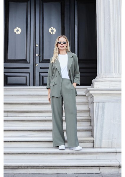 Kadın Ipeksi Dokulu Modal Kumaş Yakalı Cep Kapaklı Oversize Salaş Blazer Ceket-Haki fırsatları