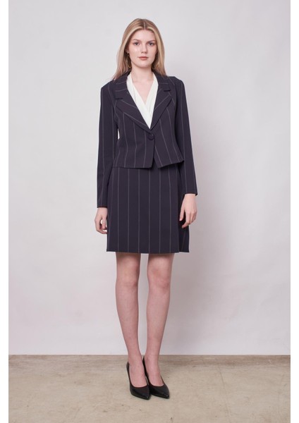 Kadın Çizgili Yakalı Uzun Kol Hafif Likralı Kumaş Kısa Blazer Ceket-Lacivert Çizgi