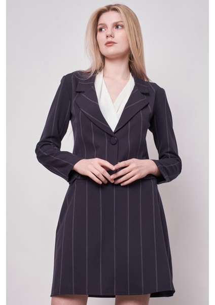 Kadın Çizgili Yakalı Uzun Kol Hafif Likralı Kumaş Kısa Blazer Ceket-Lacivert Çizgi fırsatları