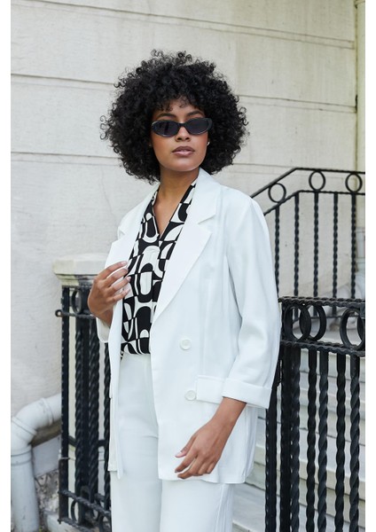 Kadın Ipeksi Dokulu Modal Kumaş Yakalı Cep Kapaklı Oversize Salaş Blazer Ceket-Beyaz modelleri