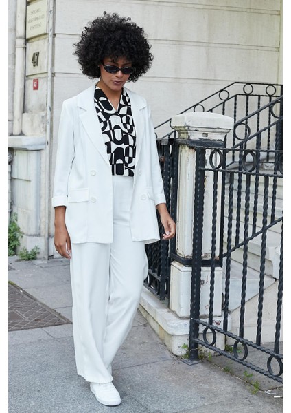 Kadın Ipeksi Dokulu Modal Kumaş Yakalı Cep Kapaklı Oversize Salaş Blazer Ceket-Beyaz indirimleri