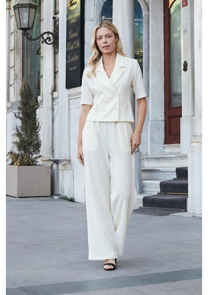 Kadın Esnek Kırınkıl Kumaş Yakalı Anvelop Kruvaze Düğmeli Kısa Kol Ceket-Krem