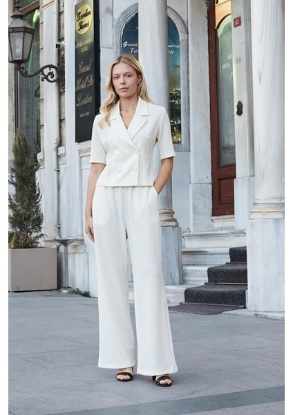 Kadın Esnek Kırınkıl Kumaş Yakalı Anvelop Kruvaze Düğmeli Kısa Kol Ceket-Krem fiyatları