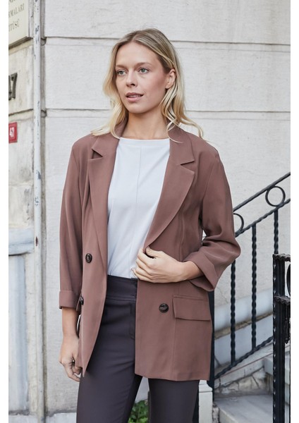 Kadın Ipeksi Dokulu Modal Kumaş Yakalı Cep Kapaklı Oversize Salaş Blazer Ceket-Kahve fiyatları