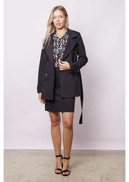 Kadın Kruvaze Anvelop Kemerli Hafif Likralı Kumaş Trençkot Ceket-Siyah