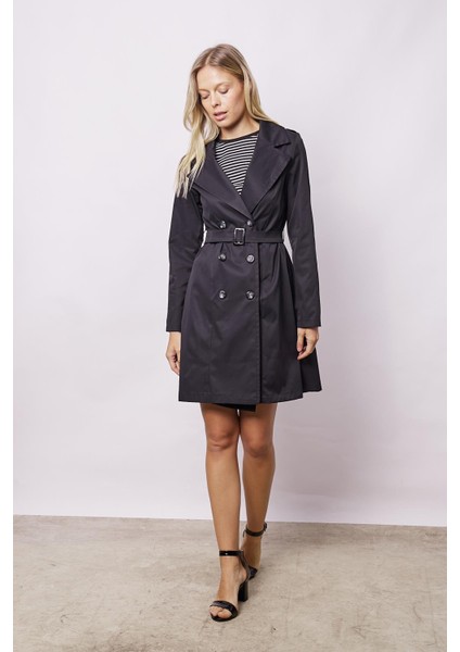 Kadın Cepli Kruvaze Anvelop Kemerli Hafif Likralı Kumaş Uzun Trençkot Ceket-Siyah