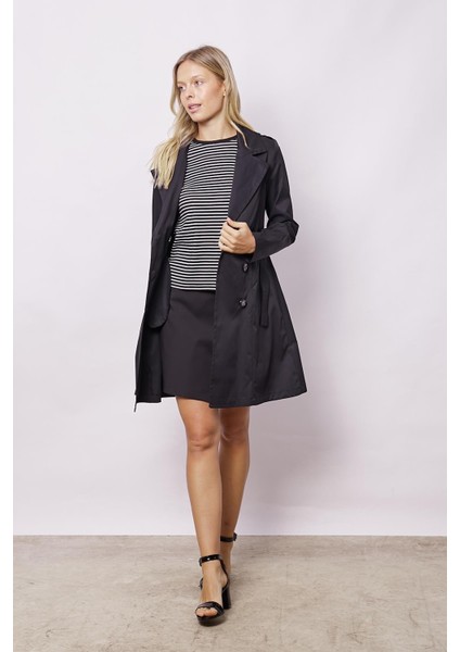 Kadın Cepli Kruvaze Anvelop Kemerli Hafif Likralı Kumaş Uzun Trençkot Ceket-Siyah fiyatları