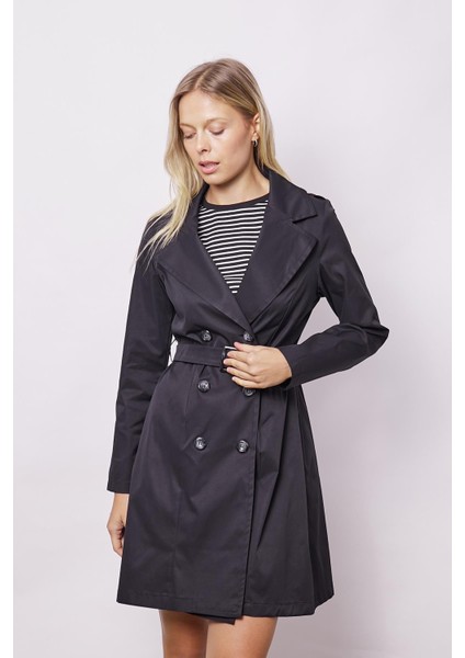 Kadın Cepli Kruvaze Anvelop Kemerli Hafif Likralı Kumaş Uzun Trençkot Ceket-Siyah modelleri