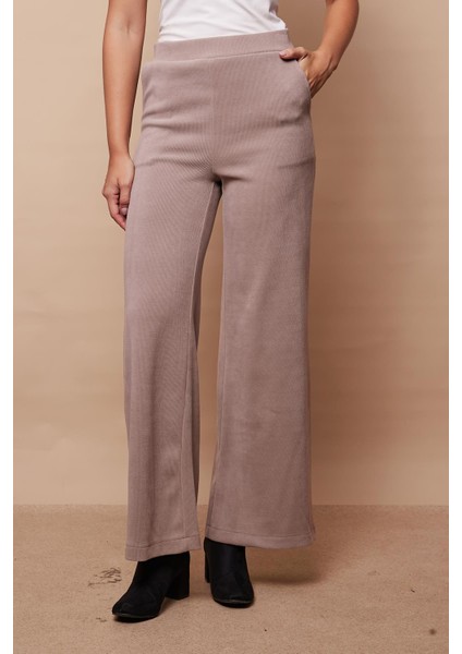 Kadın Likralı Yumuşak Dokulu Kadife Kumaş Yüksek Bel Yan Cepli Bol Paça Palazzo Pantolon-Bej fiyatları