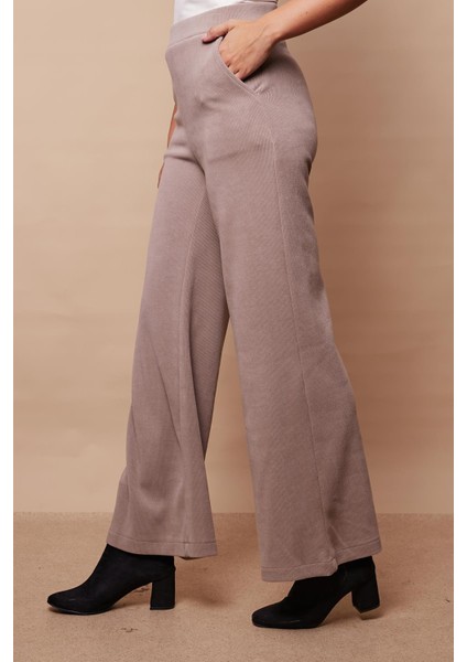 Kadın Likralı Yumuşak Dokulu Kadife Kumaş Yüksek Bel Yan Cepli Bol Paça Palazzo Pantolon-Bej fırsatları