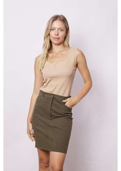 Kadın Cep Detaylı Diz Üstü Hafif Likralı Pamuklu Kumaş Kalem Etek-Haki