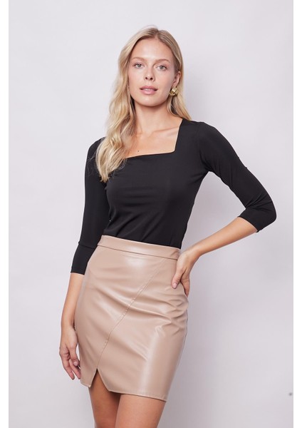 Kadın Hafif Likralı Deri Yüksek Bel Yırtmaçlı Diz Üstü Kalem Etek-Bej