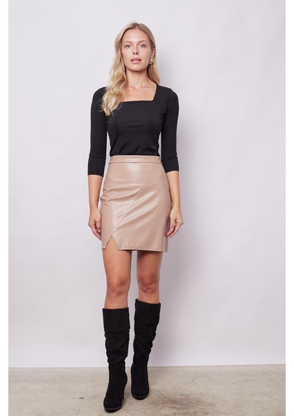 Kadın Hafif Likralı Deri Yüksek Bel Yırtmaçlı Diz Üstü Kalem Etek-Bej