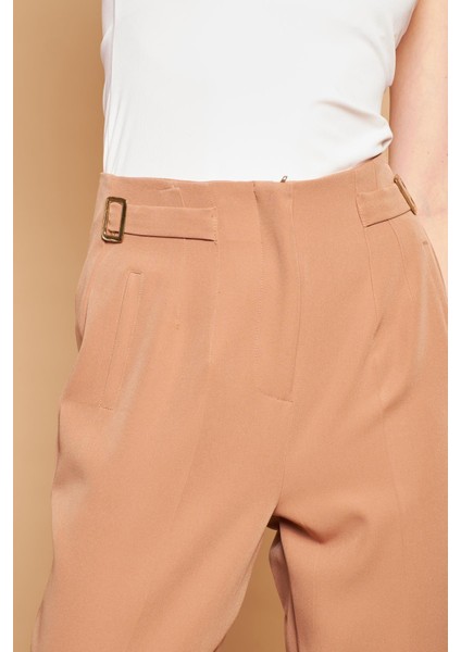 Yüksek Bel Pensli Flato Cepli Beli Tokalı Boyfriend Hafif Likralı Kumaş Pantolon-Camel indirimleri