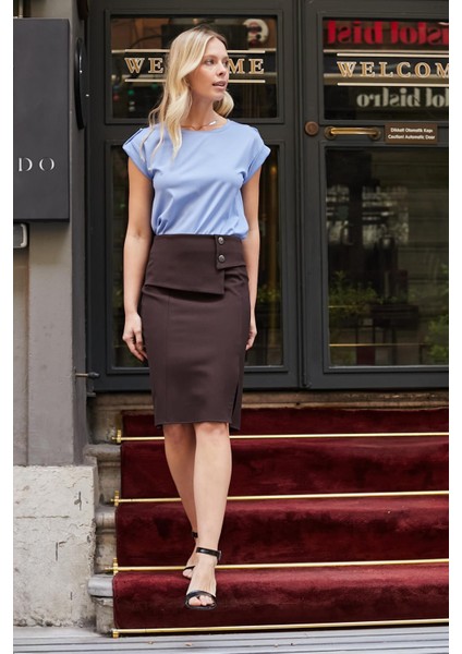 Kadın Yüksek Bel Düğme Detaylı Yırtmaçlı Diz Altı Hafif Likralı Kumaş Kalem Etek-Kahve