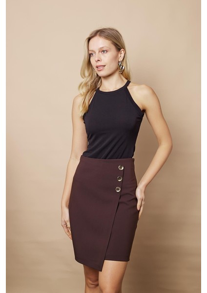 Kadın Arkadan Fermuarlı Düğme Detaylı Hafif Likralı Kumaş Diz Üstü Kalem Etek-Kahve modelleri