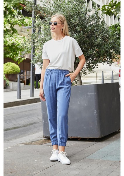 Kadın Ipeksi Modal Kumaş Yüksek Bel Yan Cepli Paçası ve Beli Lastikli Havuç Kesim Pantolon-Indigo