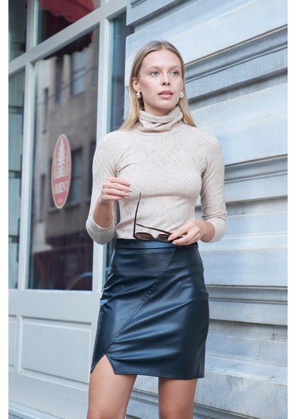 Kadın Hafif Likralı Deri Yüksek Bel Yırtmaçlı Diz Üstü Kalem Etek-Siyah