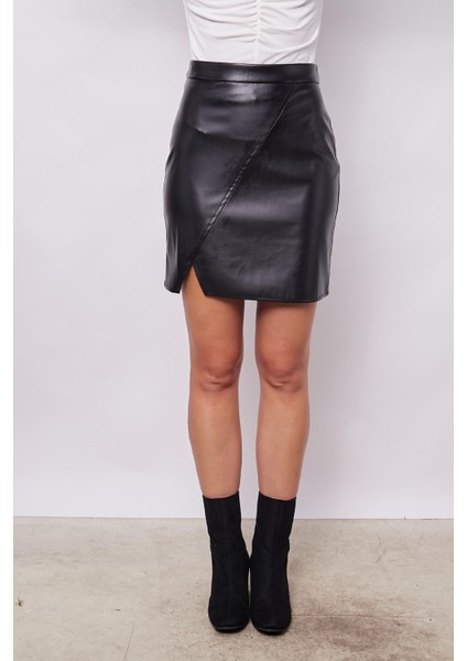 Kadın Hafif Likralı Deri Yüksek Bel Yırtmaçlı Diz Üstü Kalem Etek-Siyah