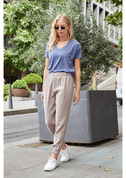 Kadın Ipeksi Modal Kumaş Yüksek Bel Yan Cepli Paçası ve Beli Lastikli Havuç Kesim Pantolon-Duman