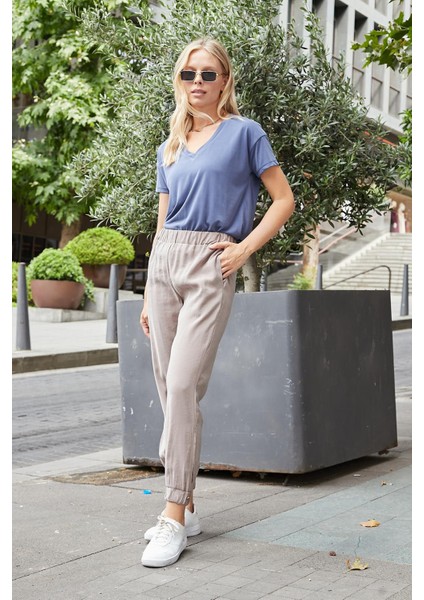 Kadın Ipeksi Modal Kumaş Yüksek Bel Yan Cepli Paçası ve Beli Lastikli Havuç Kesim Pantolon-Duman fiyatları