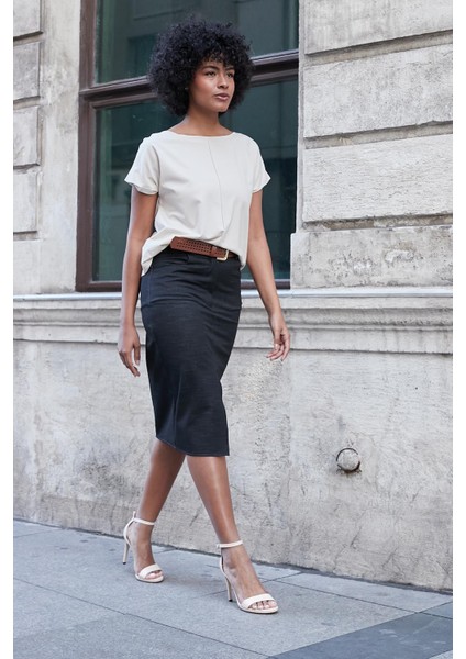 Deri Kemerli Yüksek Bel Cepli Önden Yırtmaçlı Dizaltı Kalın Kumaş Kalem Etek(Kemer Dahil)-Siyah