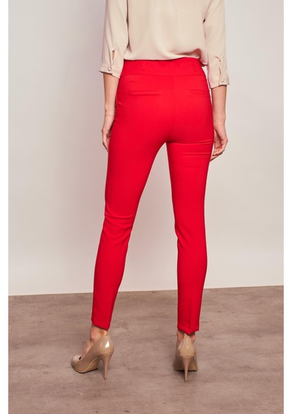 Kalın Kemerli Süs Cepli Bilek Boy Likralı Kumaş Pantolon-Kırmızı