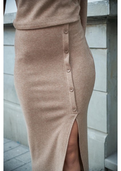 Yumuşak Dokulu Esnek Triko Yüksek Bel Yırtmaçlı Diz Altı Etek(Bluz Ayrı Kod Jument 20509)-CAMEL