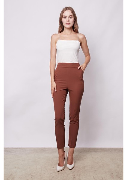 Kadın Yüksek Bel Yan Cepli Dar Paça Hafif Likralı Kumaş Pantolon-Taba