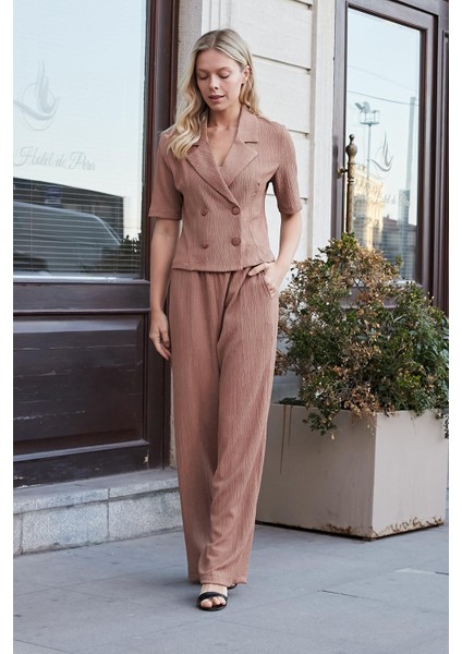 Kadın Esnek Kırınkıl Kumaş Yüksek Bel Beli Lastikli Yan Cepli Bol Paça Palazzo Pantolon-Camel