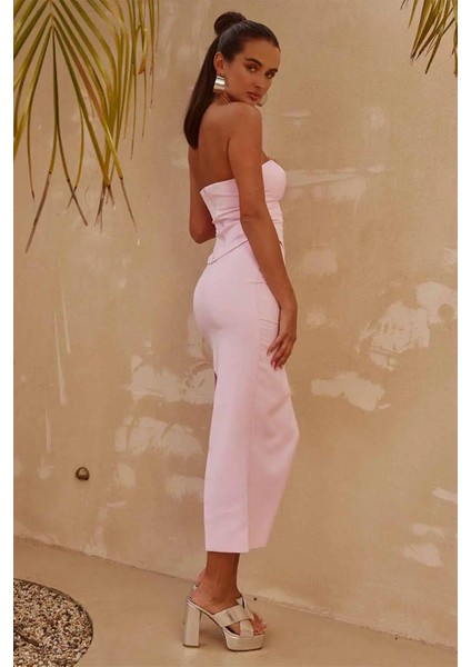 Ellery Bustier: Derin V Yaka Şık Tasarım, Ince Ped, ve Kıvrımlı Kenarlarla Göz Alıcı modelleri