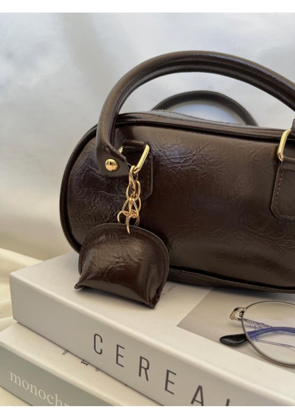Charm Detaylı Koyu Kahverengi Kadın El ve Omuz Çantası fırsatları