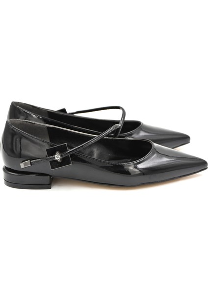 Alçak Topuklu Biye Atklılı Günlük Kadın Babet Rugan Siyah fırsatları