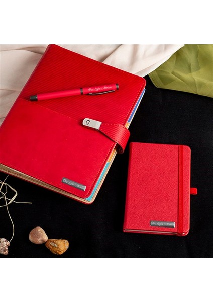 Kişiye Özel Kutulu Tarihsiz ajanda, kalem ve Not Defter Seti modelleri