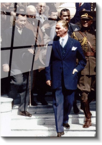 Meclis Çıkışı Atatürk - Mavi Takım Elbiseli Cam Tablo fiyatları