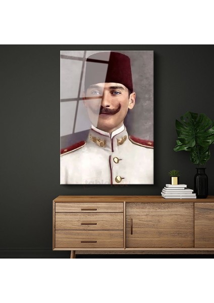 Genç Atatürk - Bordo Fes ve Beyaz Üniforma Cam Tablo